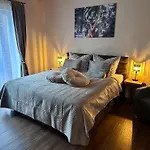 Mila - Pool, Sauna, Whirlwanne, 5000qm Privatgelände Mit Bolzplatz Ferienhaus