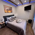 Mila - Pool, Sauna, Whirlwanne, 5000qm Privatgelände Mit Bolzplatz * Striesdorf