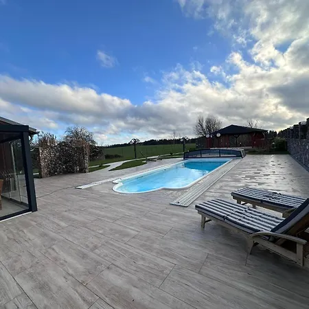 Hébergement de vacances Mila - Pool, Sauna, Whirlwanne, 5000qm Privatgelaende Mit Bolzplatz Striesdorf