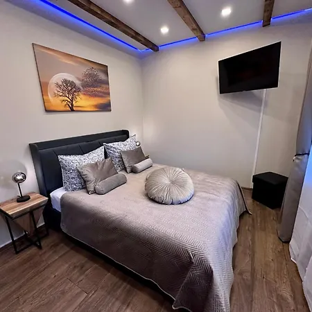 Mila - Pool, Sauna, Whirlwanne, 5000qm Privatgelaende Mit Bolzplatz * Striesdorf