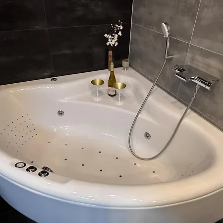 Mila - Pool, Sauna, Whirlwanne, 5000qm Privatgelaende Mit Bolzplatz * Striesdorf