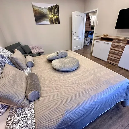 Mila - Pool, Sauna, Whirlwanne, 5000qm Privatgelaende Mit Bolzplatz *