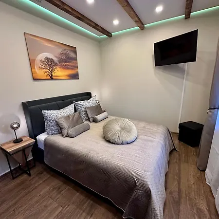 Mila - Pool, Sauna, Whirlwanne, 5000qm Privatgelände Mit Bolzplatz Ferienhaus Striesdorf