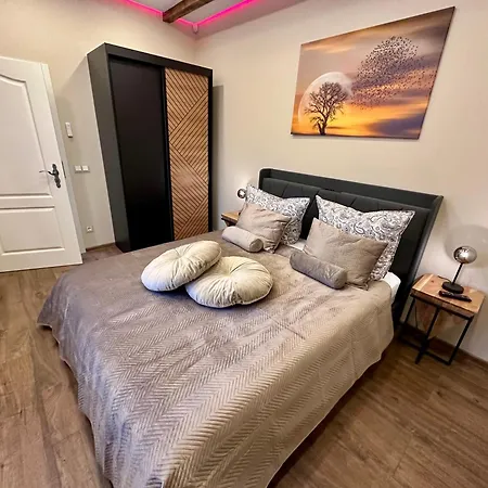 Mila - Pool, Sauna, Whirlwanne, 5000qm Privatgelände Mit Bolzplatz Striesdorf