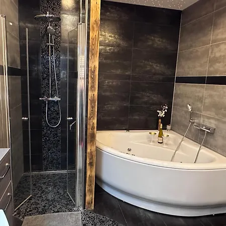 Ferienhaus Mila - Pool, Sauna, Whirlwanne, 5000qm Privatgelände Mit Bolzplatz *