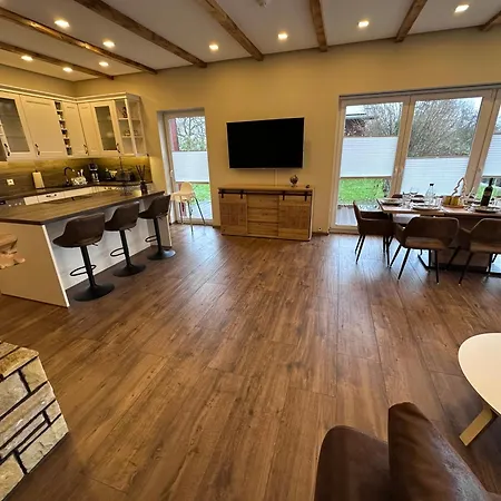Mila - Pool, Sauna, Whirlwanne, 5000qm Privatgelände Mit Bolzplatz * Striesdorf