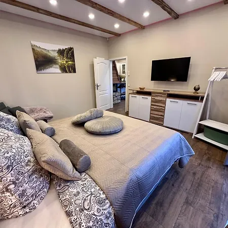 Mila - Pool, Sauna, Whirlwanne, 5000qm Privatgelände Mit Bolzplatz
