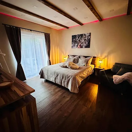 Mila - Pool, Sauna, Whirlwanne, 5000qm Privatgelände Mit Bolzplatz Ferienhaus