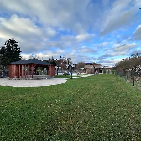 Ferienhaus Mila - Pool, Sauna, Whirlwanne, 5000qm Privatgelände Mit Bolzplatz Striesdorf