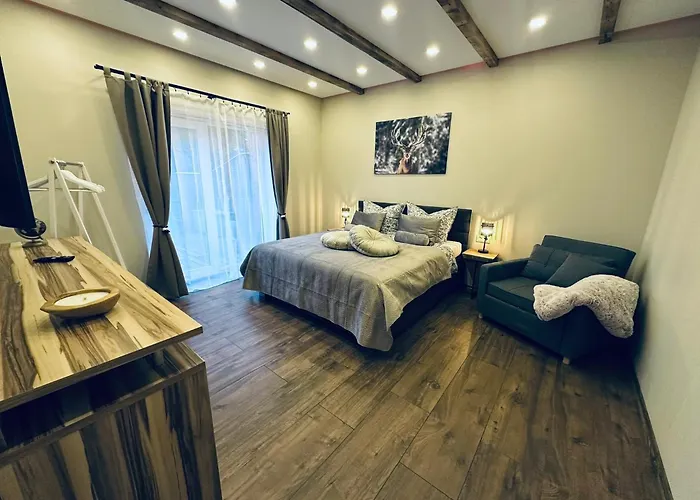 Mila - Pool, Sauna, Whirlwanne, 5000qm Privatgelaende Mit Bolzplatz Striesdorf