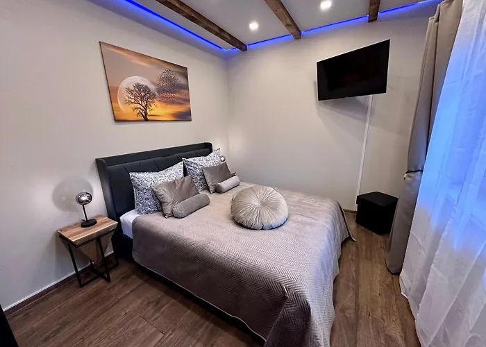 Mila - Pool, Sauna, Whirlwanne, 5000qm Privatgelaende Mit Bolzplatz * Striesdorf