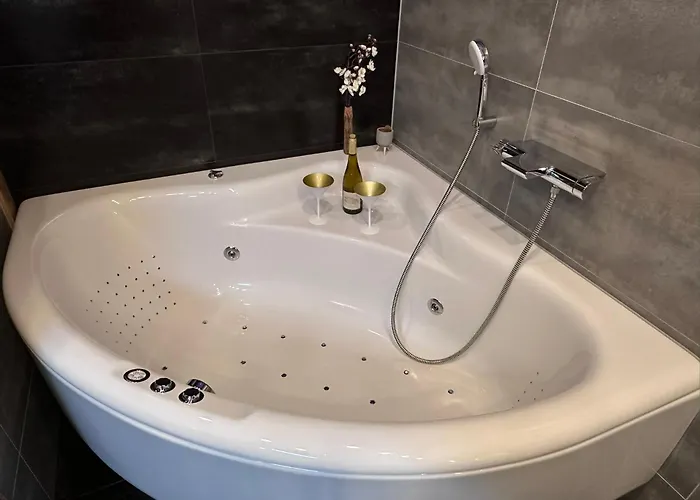 Mila - Pool, Sauna, Whirlwanne, 5000qm Privatgelaende Mit Bolzplatz * Striesdorf