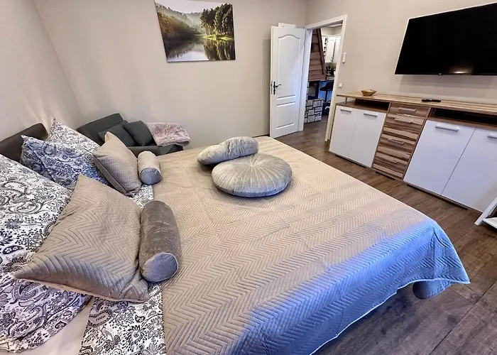 Mila - Pool, Sauna, Whirlwanne, 5000qm Privatgelaende Mit Bolzplatz *